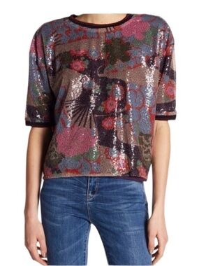 Nanette Lepore Pop Art
Sequined Oversize Body Tee
Sz. Small